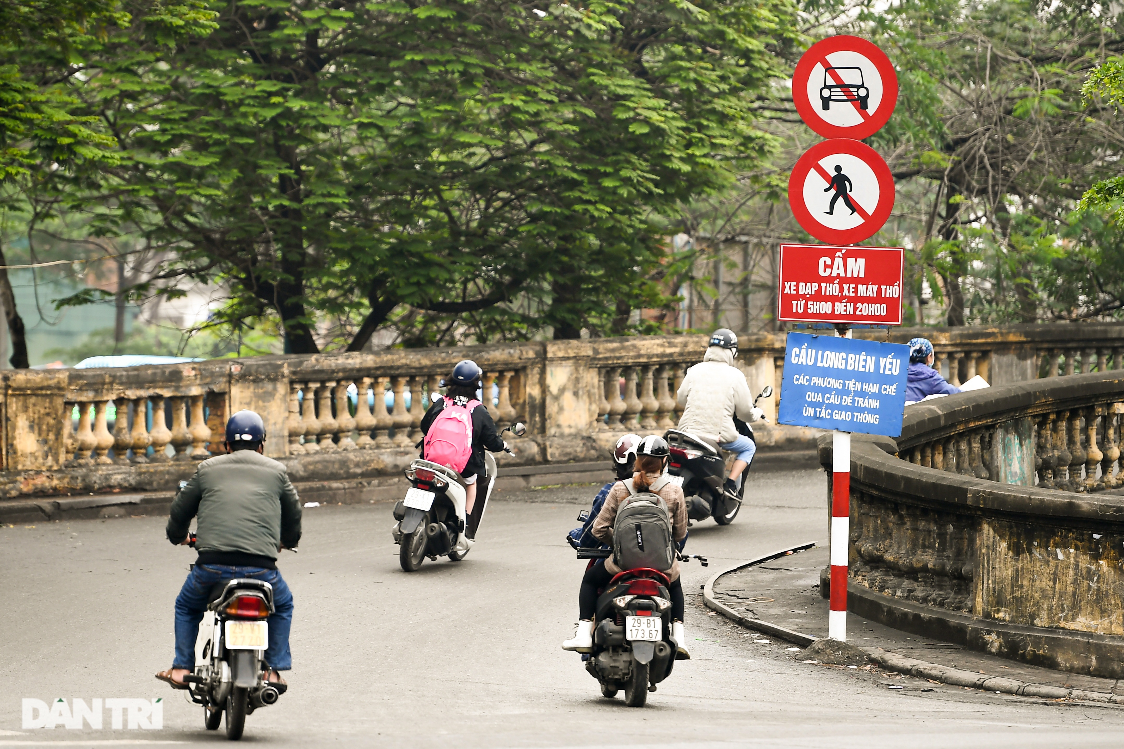Cầu Long Biên như bị bỏ rơi, gỉ sét xuống cấp nghiêm trọng - 18 Cầu Long Biên như bị bỏ rơi, gỉ sét xuống cấp nghiêm trọng - 18
