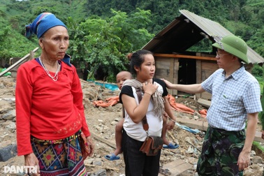 Báo Dân trí tiếp nhận hơn 272 triệu đồng giúp người dân vùng lũ ở Nghệ An