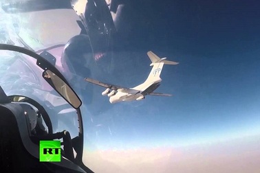 Video vận tải cơ IL-76 thả hàng cứu trợ nhân đạo cho người dân Syria