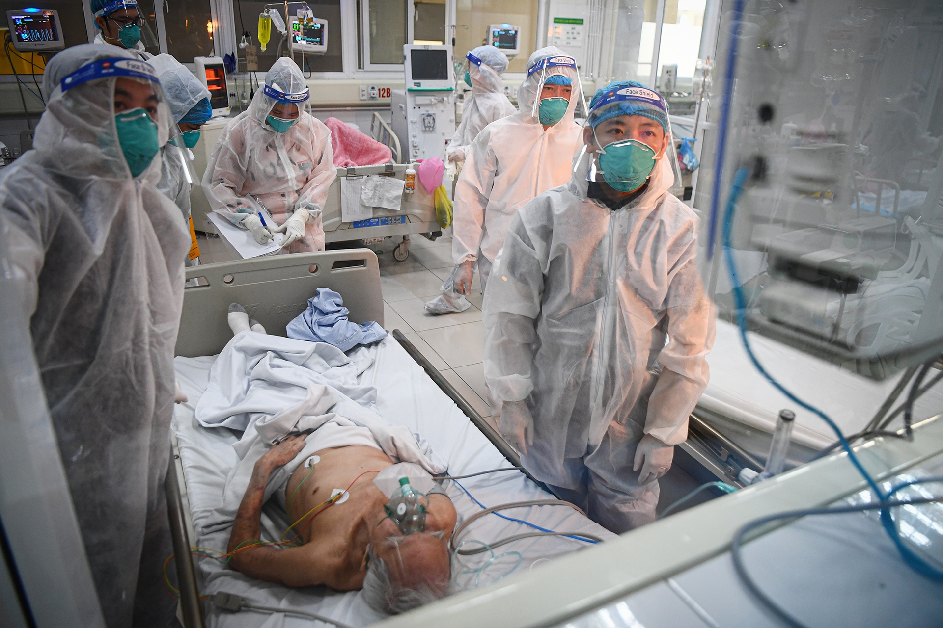 Một ngày trong khu điều trị bệnh nhân Covid-19 triệu chứng nặng ở Hà Nội - 8 Một ngày trong khu điều trị bệnh nhân Covid-19 triệu chứng nặng ở Hà Nội - 8