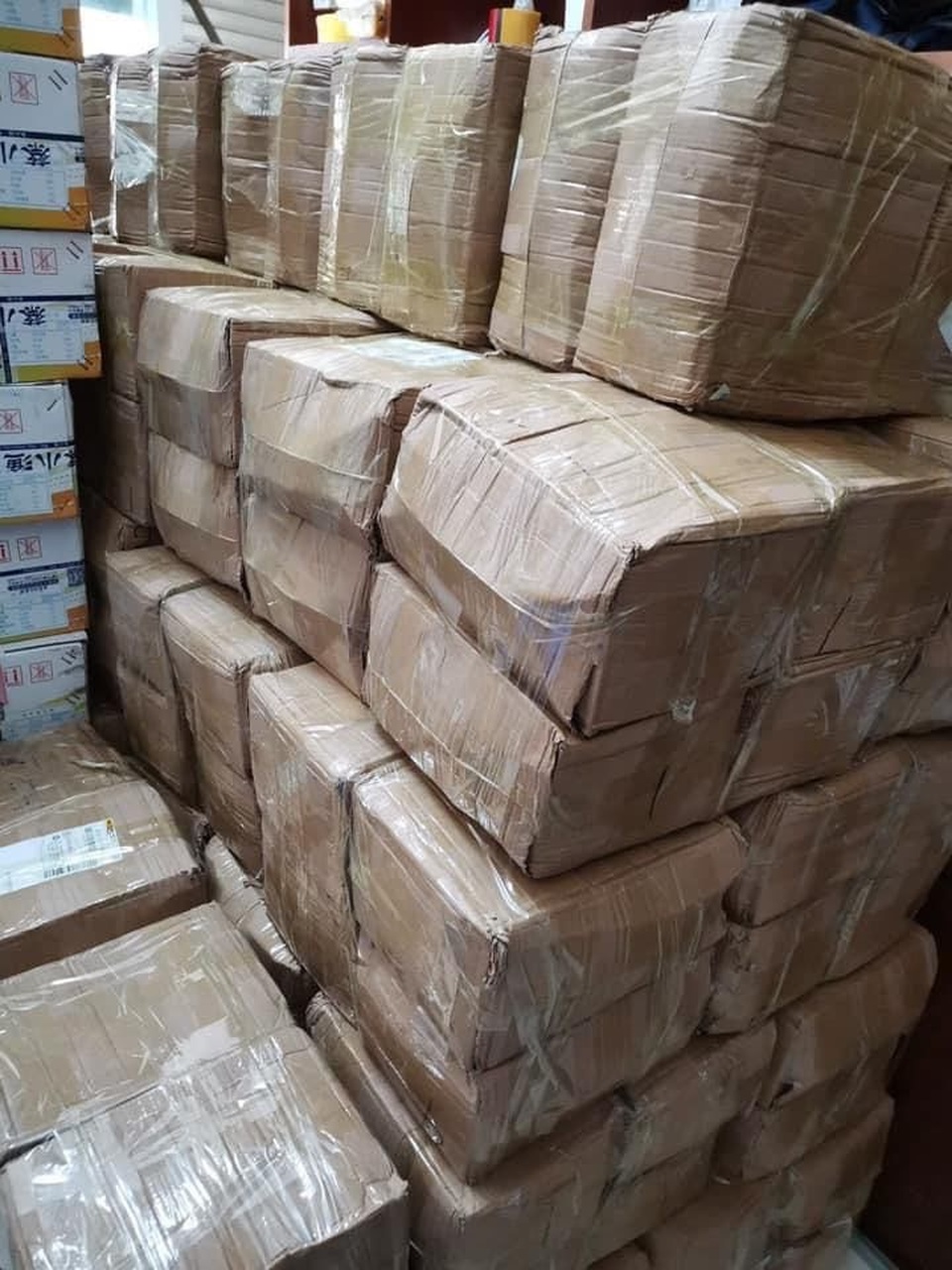 Bánh trung thu 2.000 đồng/chiếc, giật mình hàng Trung Quốc thượng hạng - 2 Bánh trung thu 2.000 đồng/chiếc, giật mình hàng Trung Quốc thượng hạng - 2
