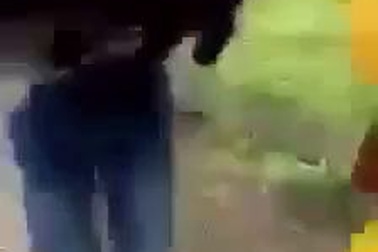 Hà Tĩnh: Bức xúc cảnh một nữ sinh bị đánh đập, xé quần áo