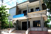 Giả chữ ký kế toán và trưởng phòng để chiếm dụng tài sản công 