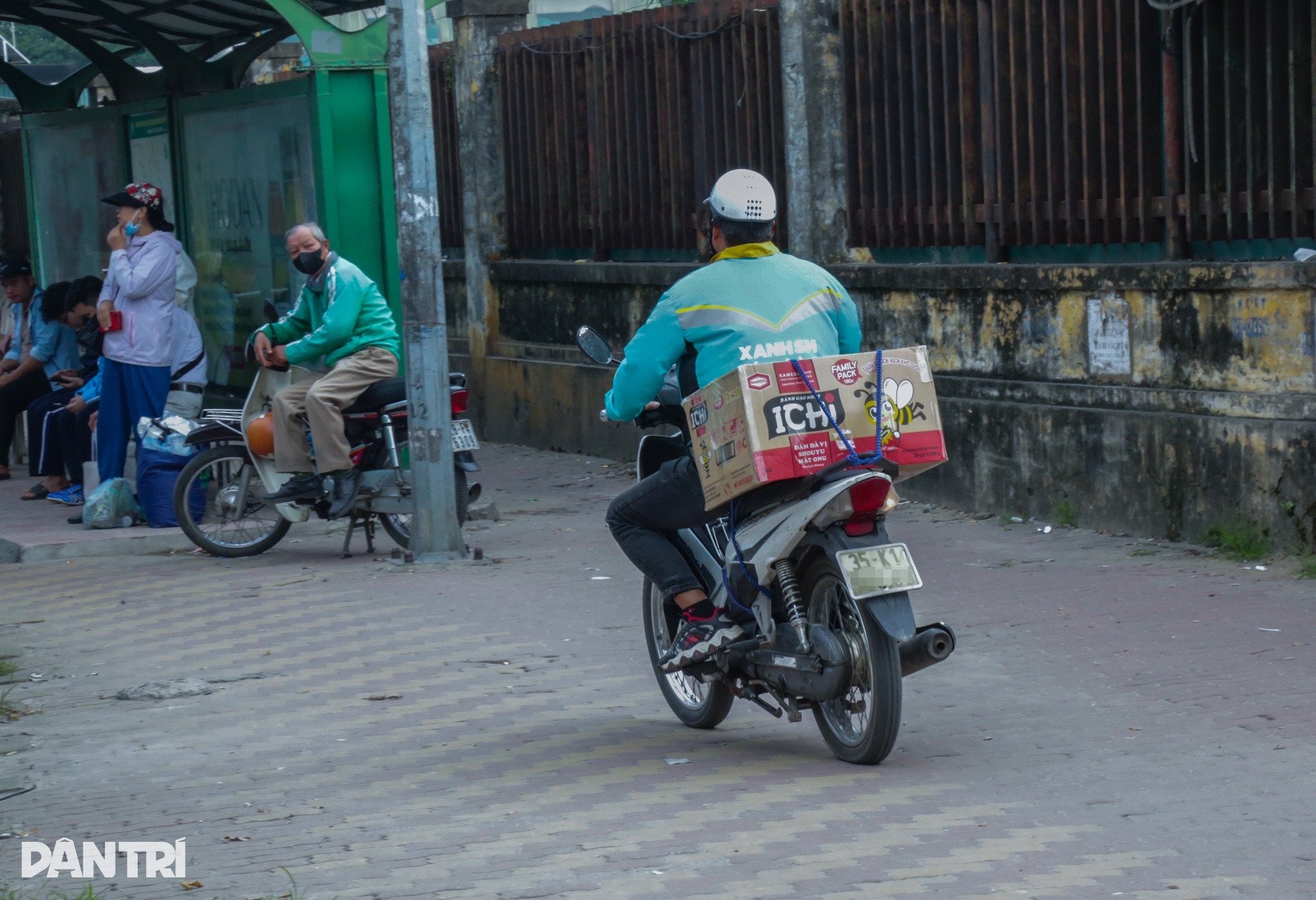 Bị xử phạt lỗi che biển số, tài xế phân trần: Ai che chứ tôi không biết - 4