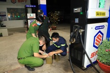 Nhiều cán bộ Bộ đội Biên phòng, Cảnh sát biển "tiếp tay" buôn lậu xăng dầu