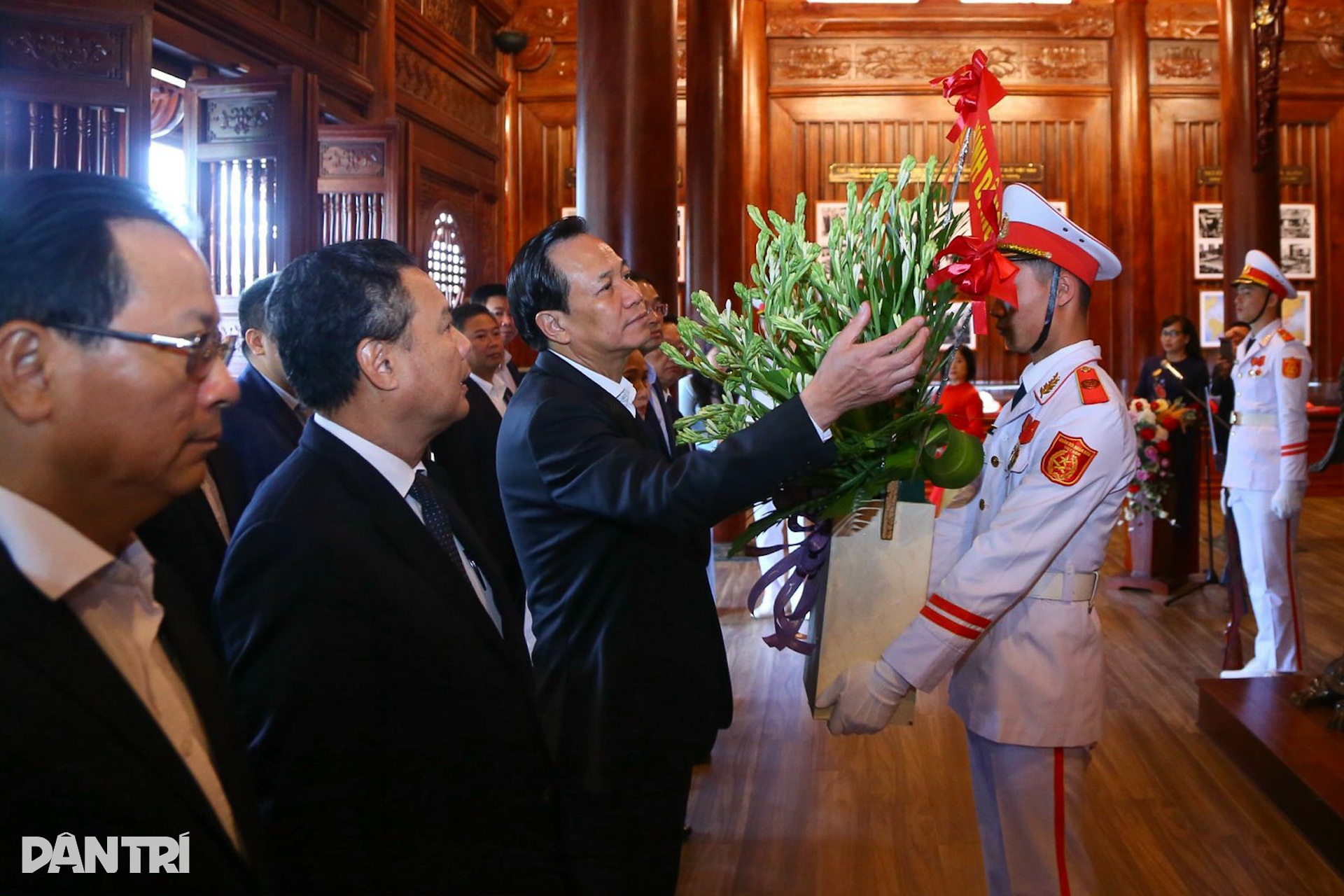 Bộ trưởng áy náy với cảnh bé trai, gái khuyết tật nặng phải ở chung phòng - 11