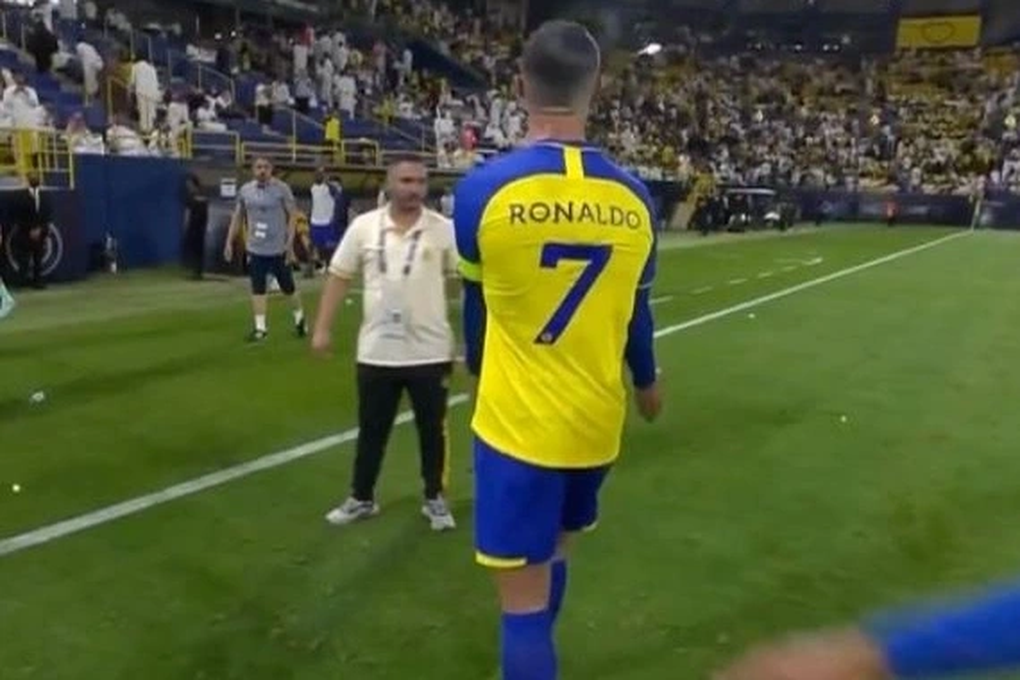 Al Nassr bị loại, Ronaldo to tiếng với ban huấn luyện - 1 Al Nassr bị loại, Ronaldo to tiếng với ban huấn luyện - 1