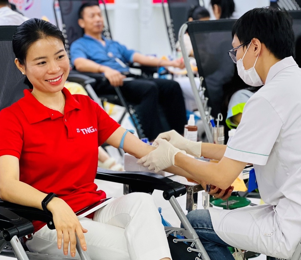 Người TNG Holdings Vietnam mang giọt thương gửi vào ngân hàng máu - 3 Người TNG Holdings Vietnam mang giọt thương gửi vào ngân hàng máu - 3