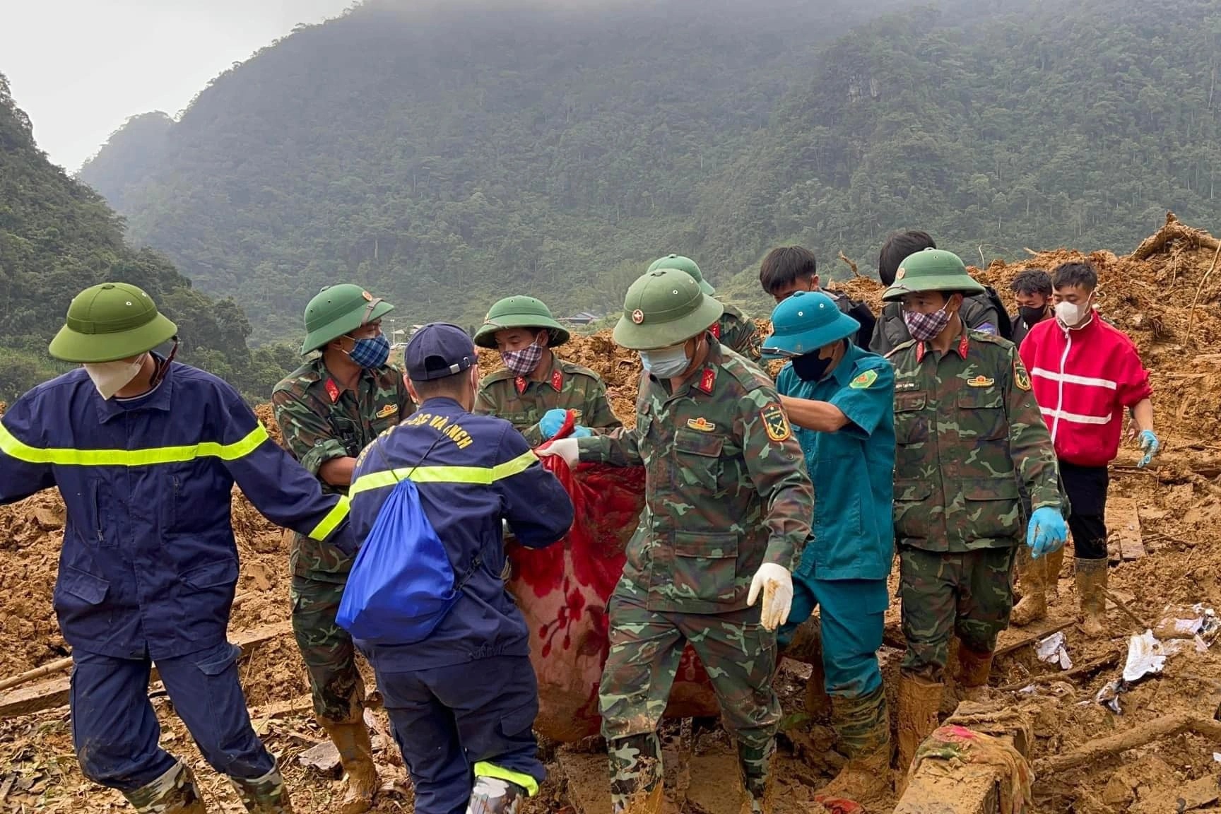 Cao Bằng: Tìm thấy toàn bộ 9/9 nạn nhân bị vùi lấp ở Lũng Lỳ - 1