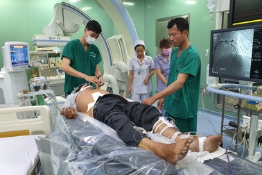 Cứu bệnh nhân chỉ còn cơ hội sống 5% trong ngày Thầy thuốc Việt Nam