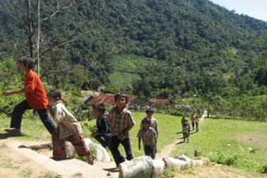 Nhọc nhằn con chữ nơi lưng trời