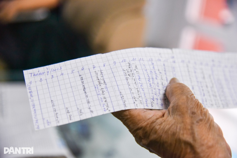 Nghệ sĩ Phi Điểu tuổi 90: Ở nhà bề thế, vẫn thích tự đi diễn bằng xe máy - 7 Nghệ sĩ Phi Điểu tuổi 90: Ở nhà bề thế, vẫn thích tự đi diễn bằng xe máy - 7