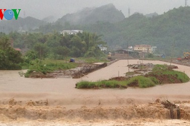 Sơn La mở cửa thoát lũ để chống úng ngập cho thành phố 