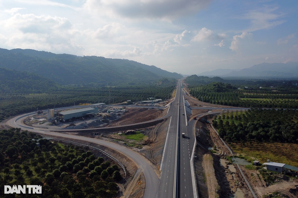 Nhân chứng kể lại khoảnh khắc đoàn xe từ thiện gặp nạn trên cao tốc - 3 Nhân chứng kể lại khoảnh khắc đoàn xe từ thiện gặp nạn trên cao tốc - 3