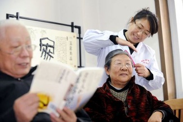 Trung Quốc: Dịch vụ chăm sóc người già kiếm bộn tiền