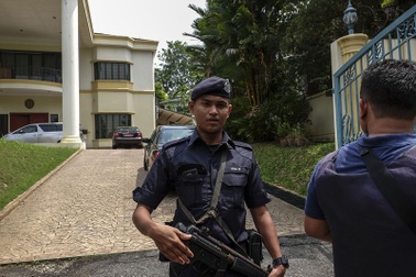 Vị khách bí ẩn ở đại sứ quán Triều Tiên gây tò mò