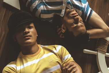 Vũ Tuấn Việt vật tay đọ sức cùng Mạnh Hùng