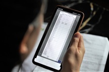 "Nhìn danh sách ủng hộ của xóm nghèo nhất xã, tôi giật mình dụi mắt"