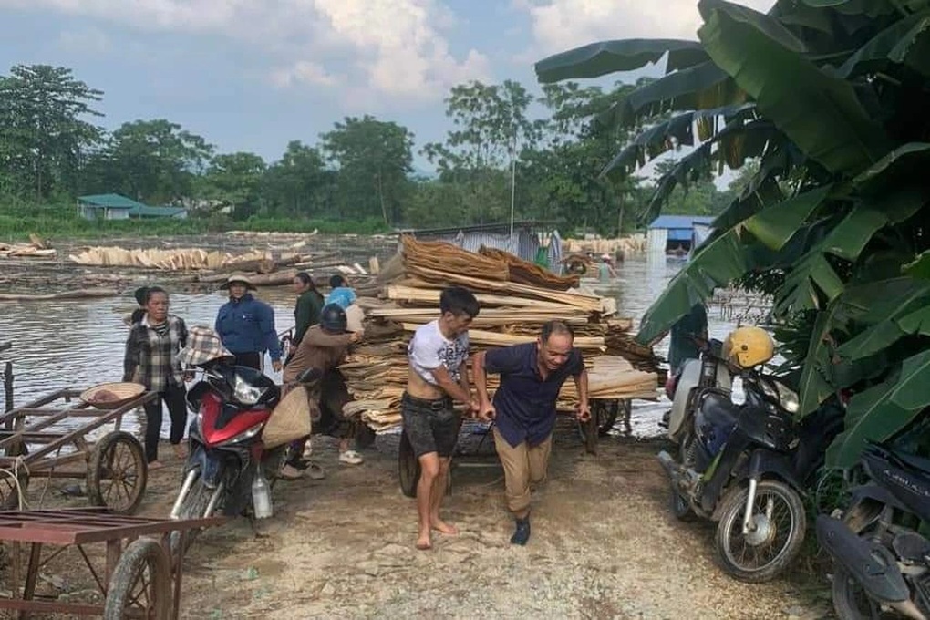 Xả lũ hồ Thác Bà gây ngập, thiệt hại nhiều tài sản của người dân ở Yên Bái - 2 Xả lũ hồ Thác Bà gây ngập, thiệt hại nhiều tài sản của người dân ở Yên Bái - 2
