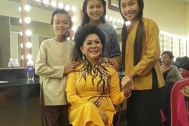 Danh ca Giao Linh: "Tôi không có con nhưng được con chồng xem như mẹ đẻ"