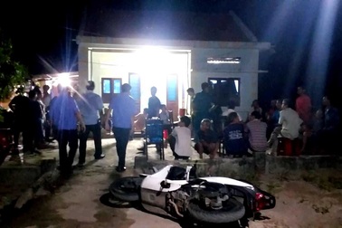 Hàng chục người đến nhà truy sát, 3 cha con thương vong