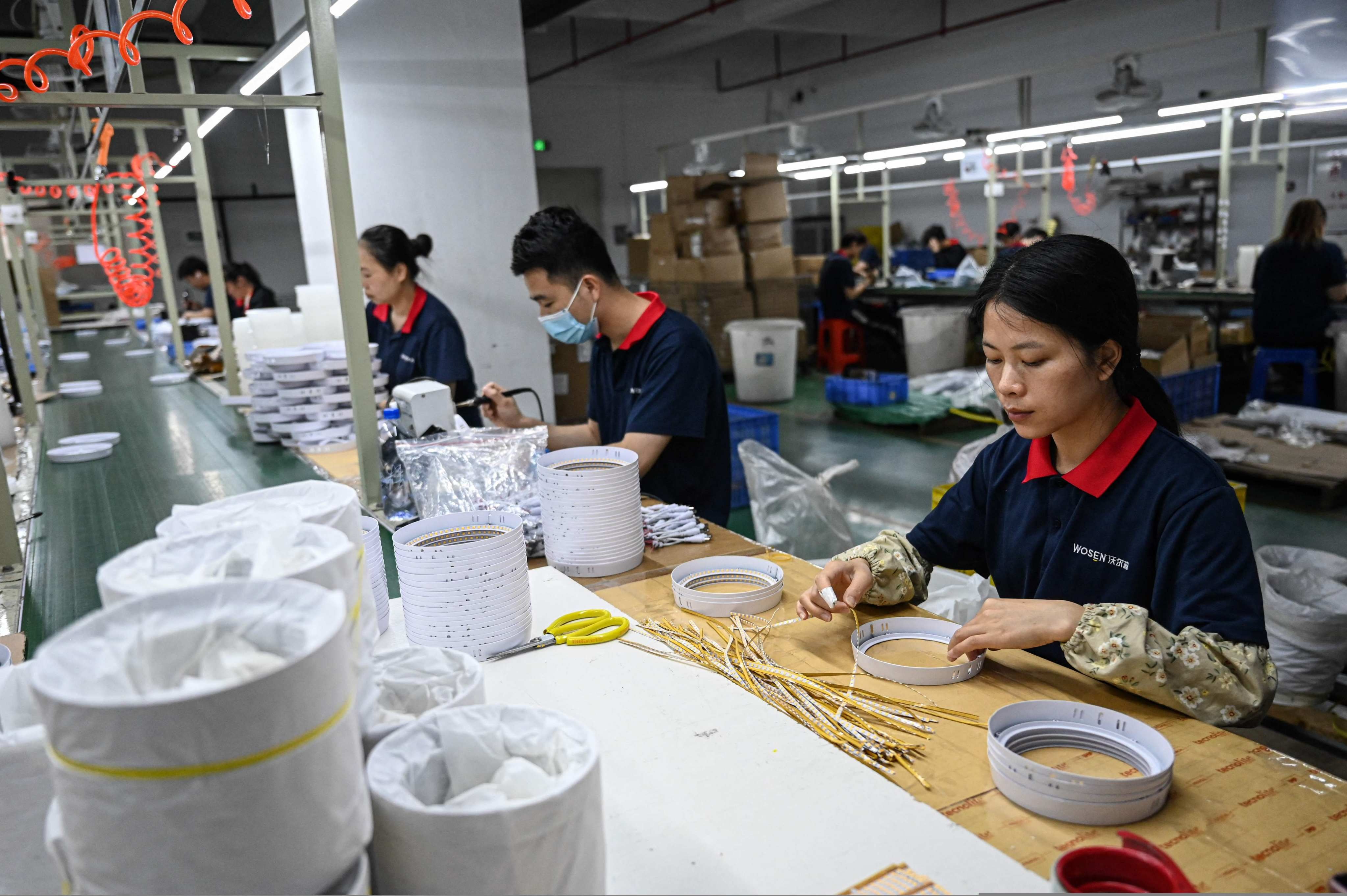 Thuế quan và cuộc phân hóa bên trong công xưởng thế giới - 2 Thuế quan và cuộc phân hóa bên trong công xưởng thế giới - 2