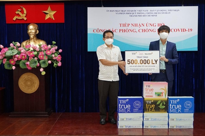 Bắc Á Bank cùng tập đoàn TH trao tặng hơn 500.000 sản phẩm tới TP HCM, ủng hộ công tác phòng, chống dịch COVID-19 - Ảnh 1.