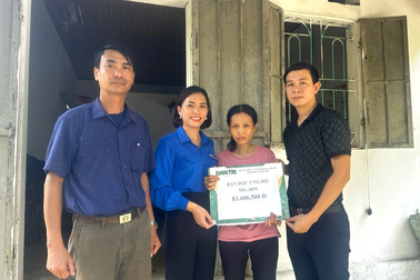 Bạn đọc Dân trí hiện thực hóa ước mơ của cậu bé ung thư xương