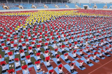 5.000 người đồng diễn yoga, xếp hình lá cờ Tổ quốc xác lập kỷ lục Việt Nam