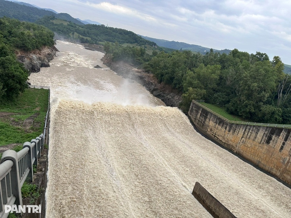 Nguyên Bí thư Tỉnh ủy Phú Yên lý giải việc quy luật dòng chảy bị thay đổi - 6