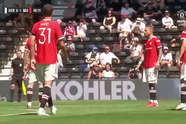 Man Utd thắng nhẹ nhàng trước đội bóng của Wayne Rooney