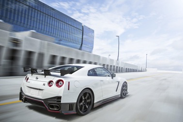 Nissan có tự tin thái quá với GT-R?