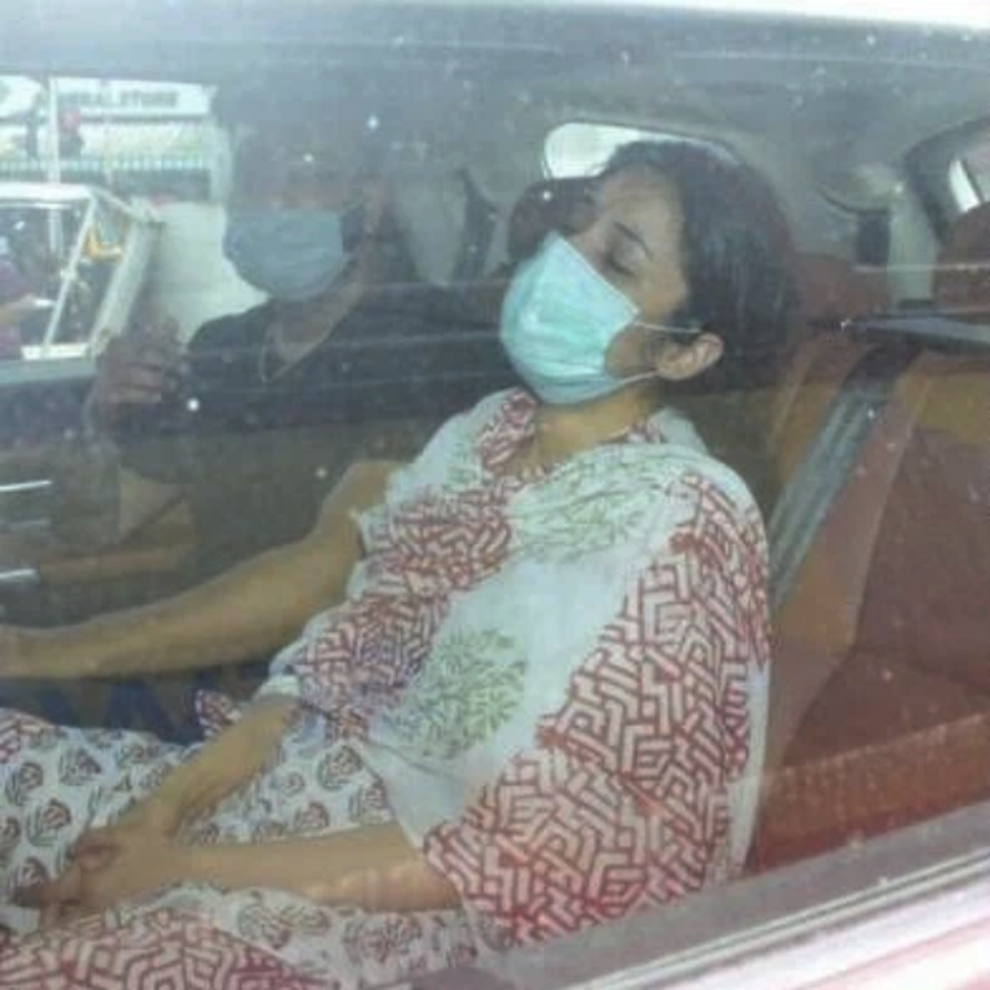 Mẹ ruột và bạn gái suy sụp trong tang lễ tài tử Cô dâu 8 tuổi - 6