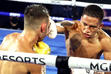 “Độc cô cầu bại” làng boxing bị đấm... thủng màng nhĩ