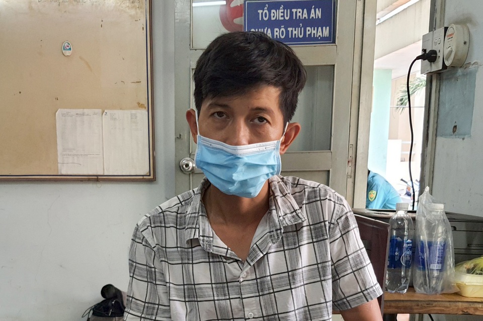 Tên trộm 2 lần đột nhập nhà giám đốc ngân hàng lấy gần 1 tỷ đồng - 1 Tên trộm 2 lần đột nhập nhà giám đốc ngân hàng lấy gần 1 tỷ đồng - 1