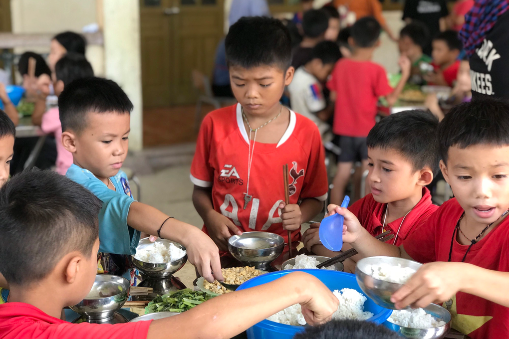 Đề xuất hỗ trợ chăn màn, quần áo, sách vở cho học sinh miền núi - 1 Đề xuất hỗ trợ chăn màn, quần áo, sách vở cho học sinh miền núi - 1