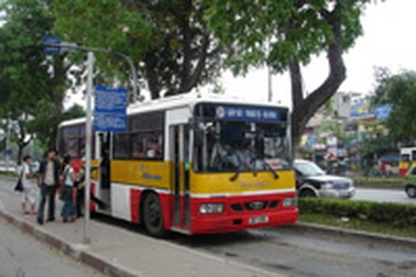 Di chuyển nhiều nhà chờ xe buýt để giảm ùn tắc 