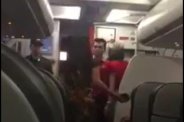 Chuyến bay chậm gần 1 tiếng vì nữ hành khách gây rối