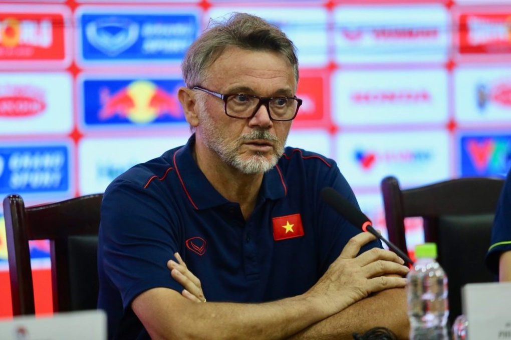 HLV Troussier: Công Phượng, Văn Toàn vẫn hơn nhiều cầu thủ V-League - 1