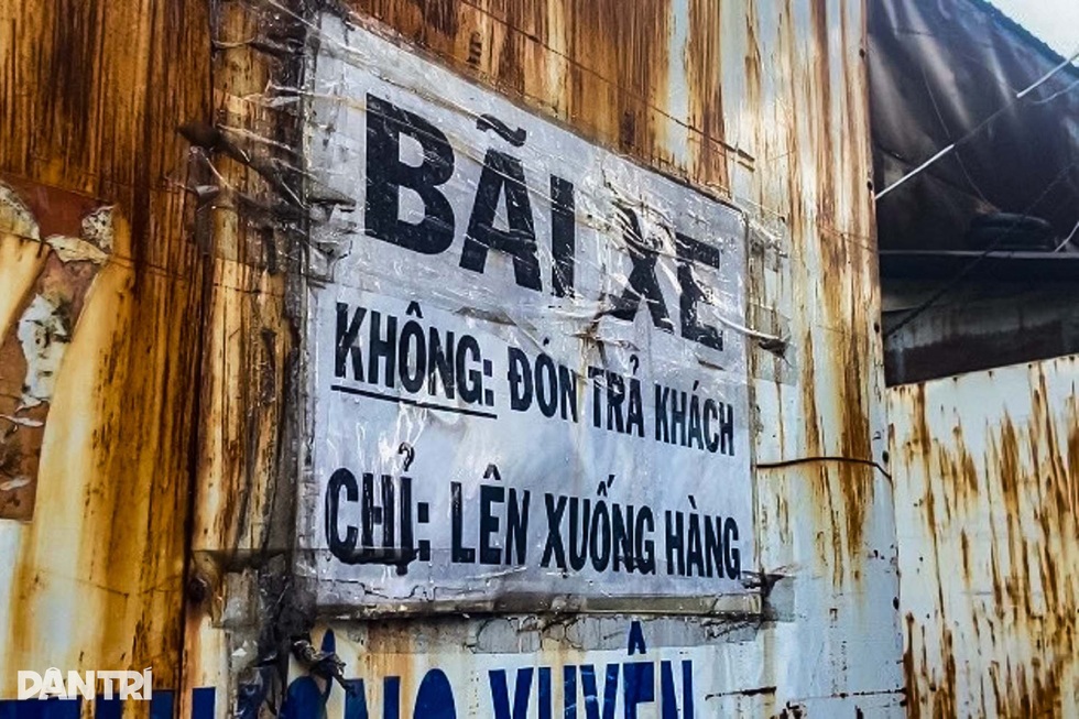 Bến xe tiện, ẩn hiện nghe ngóng CSGT ở TPHCM - 3 Bến xe tiện, ẩn hiện nghe ngóng CSGT ở TPHCM - 3