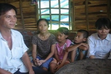 Không tiền đóng học phí, nữ sinh đứng trước nguy cơ phải bỏ học