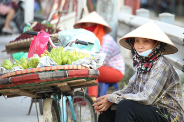 Người di cư nợ tiền nhà, bị "vặt" tiền điện nước cao gấp nhiều lần giá gốc