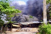 Chủ xưởng ngất xỉu khi chứng kiến hàng trăm mét vuông xưởng gỗ bị thiêu rụi