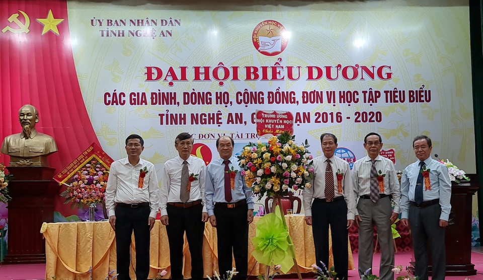 Nghệ An: 5 năm Hội Khuyến học huy động được trên 315 tỷ đồng - 3 Nghệ An: 5 năm Hội Khuyến học huy động được trên 315 tỷ đồng - 3