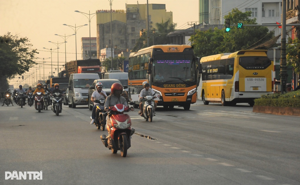 Giao thông trên cao tốc Cam Lộ - La Sơn sau hơn 10 ngày phân luồng - 4 Giao thông trên cao tốc Cam Lộ - La Sơn sau hơn 10 ngày phân luồng - 4
