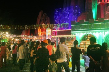 Chào mừng năm mới 2015 tại Suối Tiên