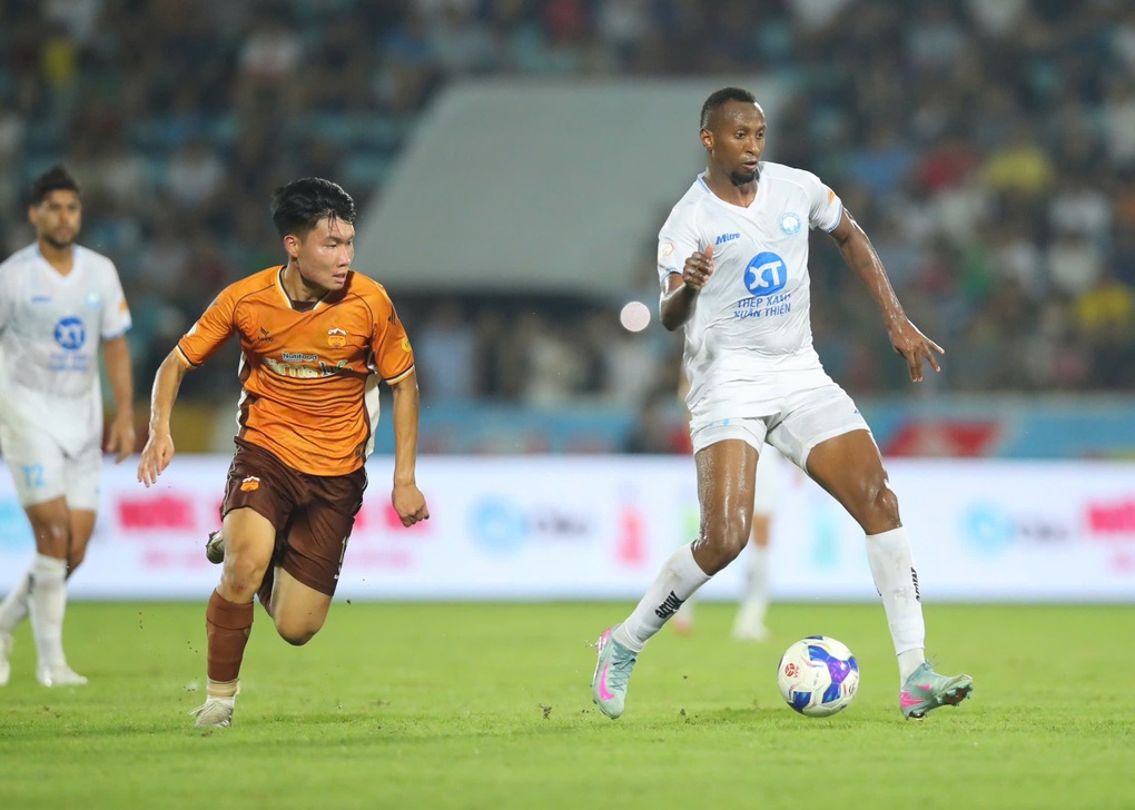 CLB Nam Định thắng HAGL 6-1, CLB Bình Định hòa Thể Công Viettel - 2 CLB Nam Định thắng HAGL 6-1, CLB Bình Định hòa Thể Công Viettel - 2
