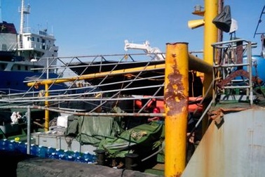 Tàu cá Trung Quốc hung hăng uy hiếp, tấn công ngư dân Việt Nam