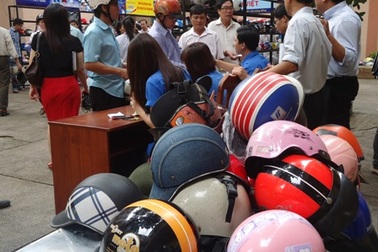 Đội mũ bảo hiểm như thế nào để không bị xử phạt?