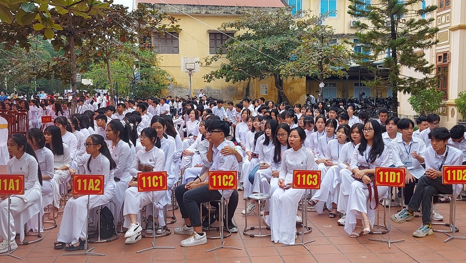 Giải quyết thế nào sự tham vọng của phụ huynh và nặng nề trong dạy học? - 1 Giải quyết thế nào sự tham vọng của phụ huynh và nặng nề trong dạy học? - 1